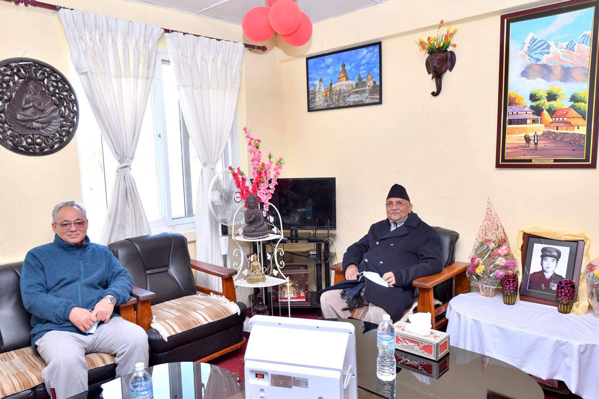 प्रचण्डलाई भेटेपछि बादललाई भेट्न मन्त्री निवास पुगे प्रधानमन्त्री